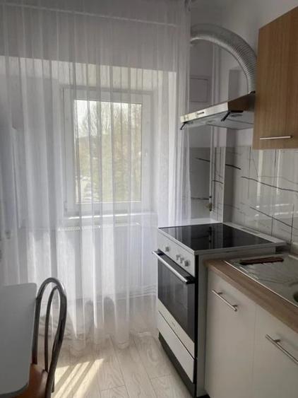 Apartament cu 2 camere decomandat în Podul de Fier