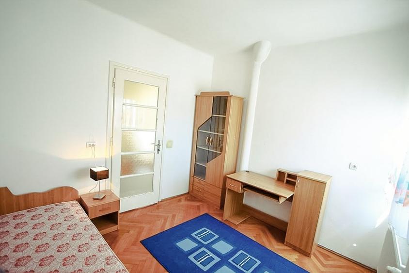 Apartament cu 3 camere decomandat în Centrul Istoric