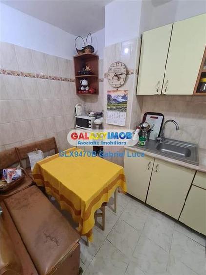 Apartament cu 3 camere decomandat, mobilat în Berceni