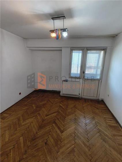 Apartament cu 3 camere decomandat în Micro 3