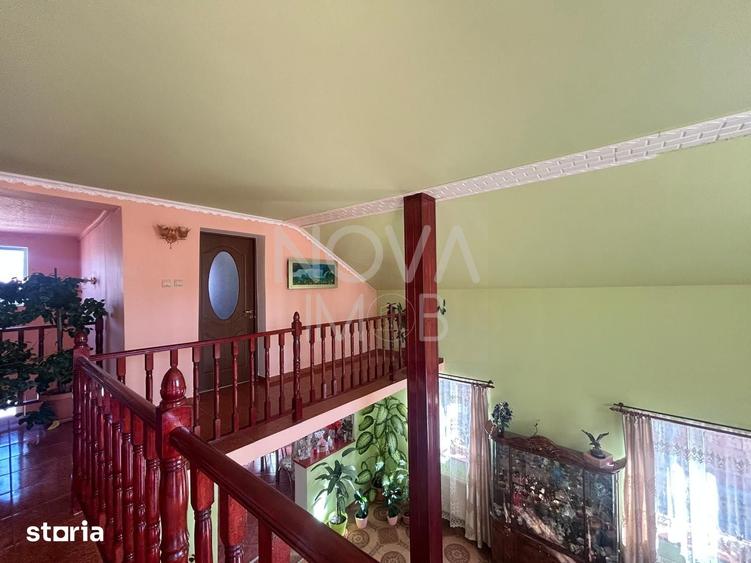 Casă cu 5 camere cu Teren 845 Mp în Roșia