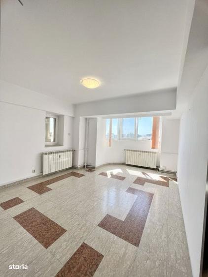 Apartament cu 4 camere în Văcăresti