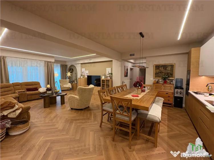 Apartament cu 3 camere decomandat în Central