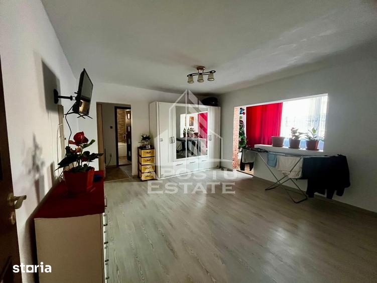 Apartament cu 3 camere semidecomandat în UMT
