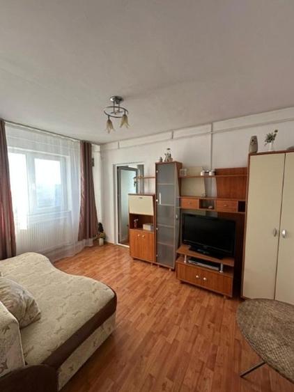 Apartament cu 2 camere semidecomandat, mobilat în Trivale