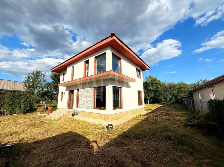 Casă individuală cu 4 camere cu Canalizare în Gilău
