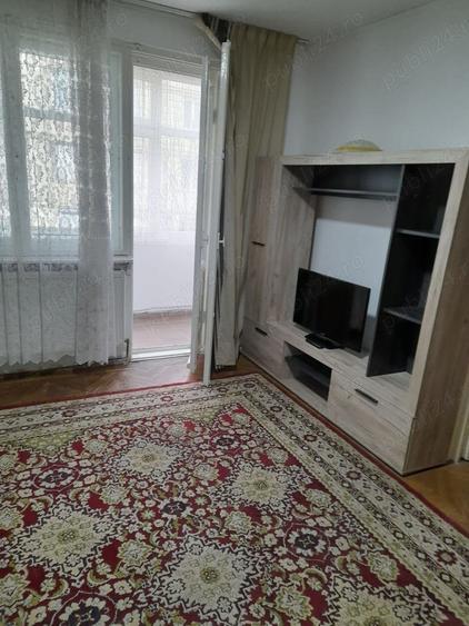 Apartament cu 3 camere semidecomandat în Sud