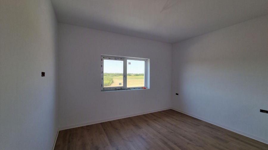 Duplex cu 3 camere cu Canalizare în Remetea Mare