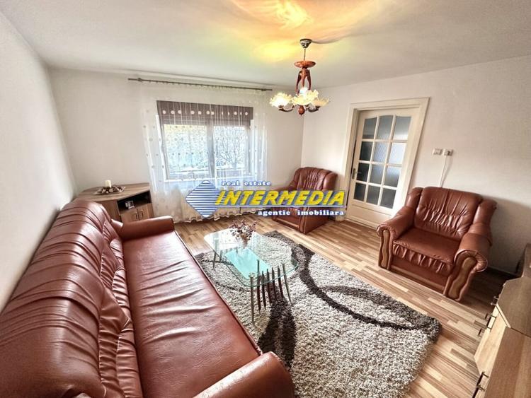 Casă individuală cu 6 camere decomandat cu Canalizare în Cetate