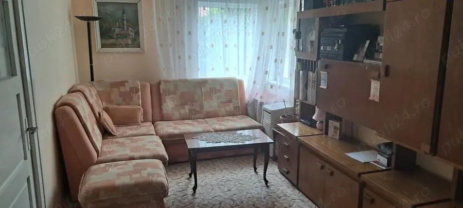 Casă cu 5 camere cu Teren 353 Mp în Republicii
