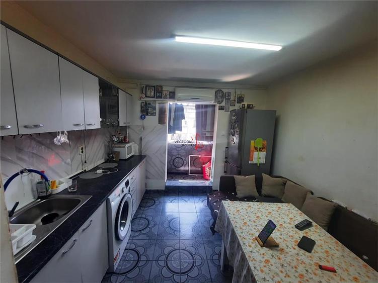 Apartament cu 2 camere decomandat în Basarabia
