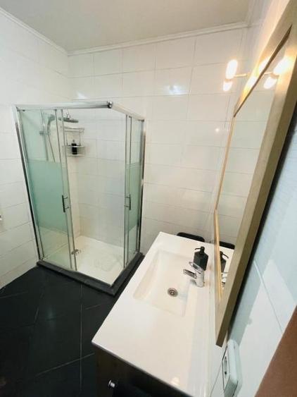 Apartament cu 4 camere decomandat, mobilat în Central