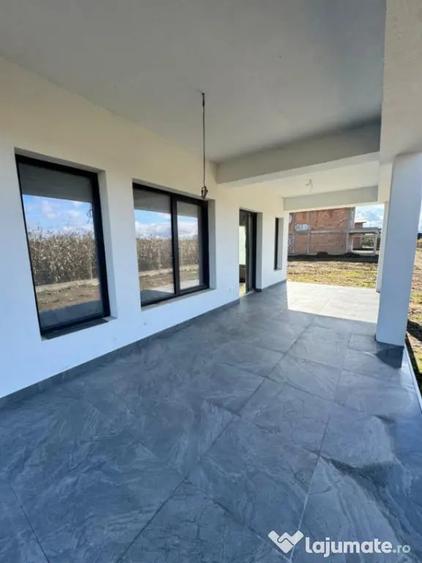 Casă cu 4 camere cu Teren 420 Mp în Săsar