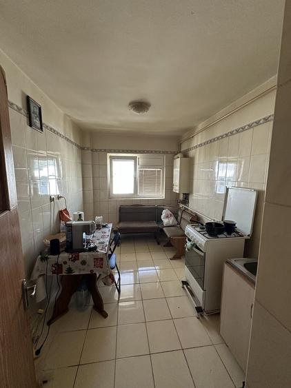 Apartament cu 3 camere semidecomandat în Dristor