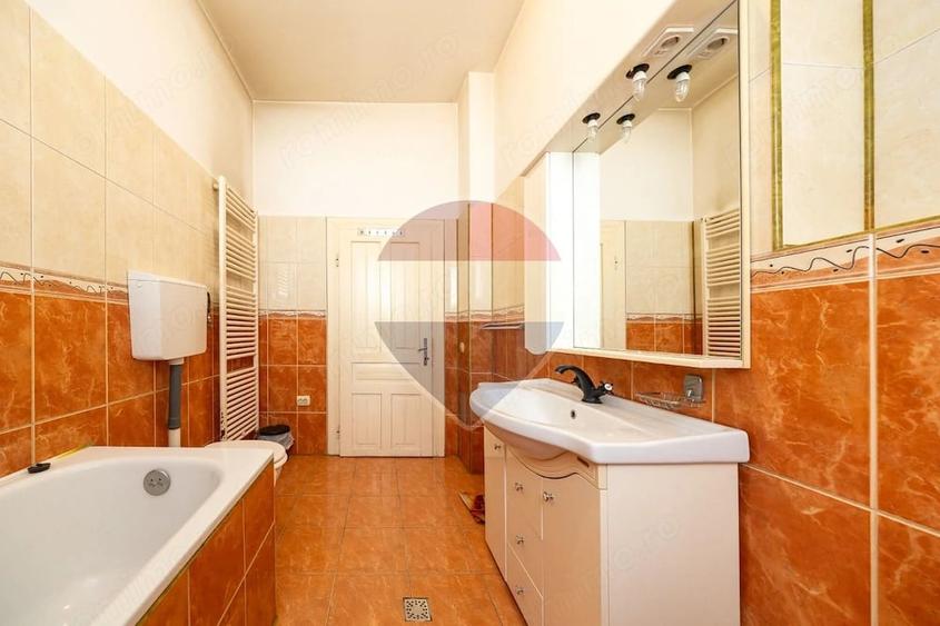 Casă cu 3 camere cu Teren 369 Mp în 13 Decembrie