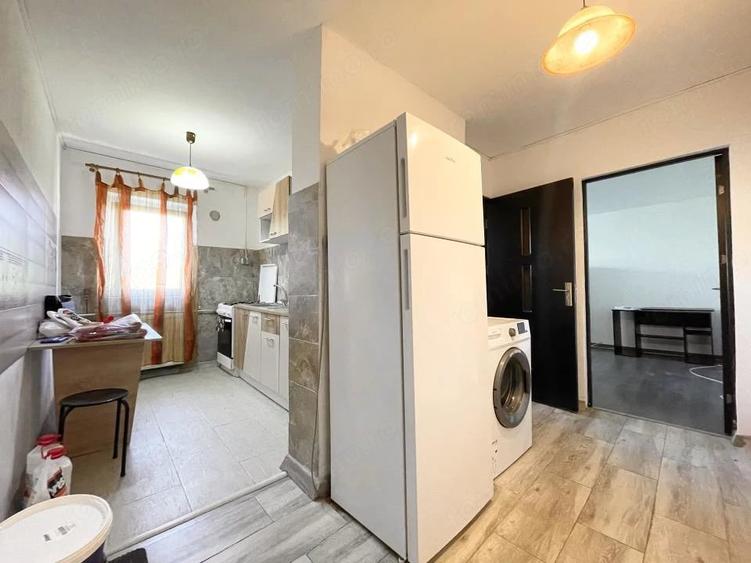 Garsonieră decomandată în Girocului