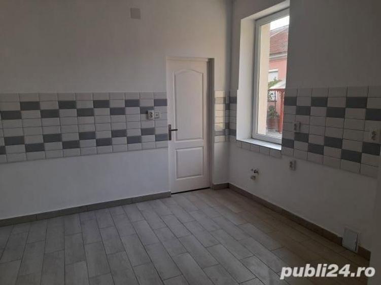 Casă individuală cu 3 camere cu Teren 220 Mp în Central