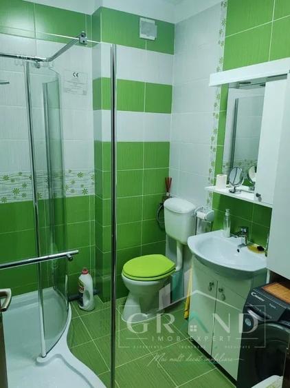 Apartament cu 3 camere semidecomandat, mobilat în Iris