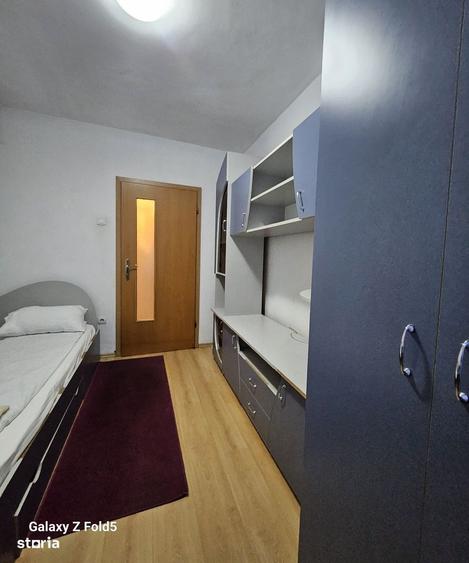 Apartament cu 3 camere decomandat în Nufărul