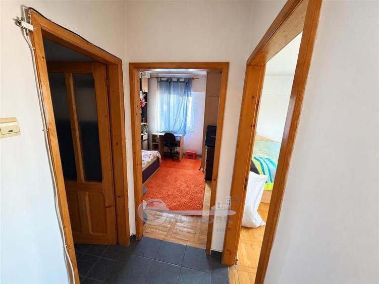Apartament cu 3 camere decomandat, mobilat în Socola