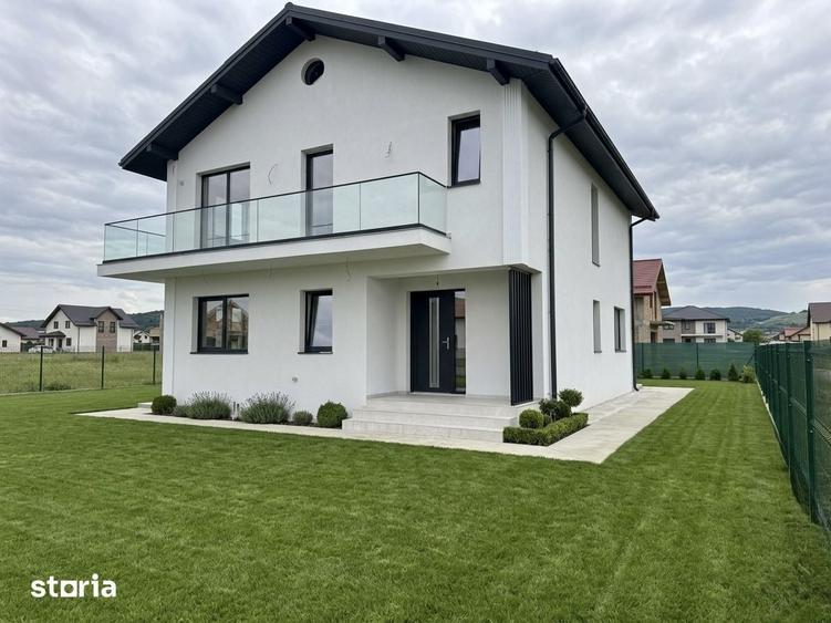 Casă cu 4 camere cu Teren 500 Mp în Sânpetru