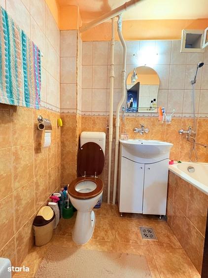 Apartament cu 3 camere în Petrișor