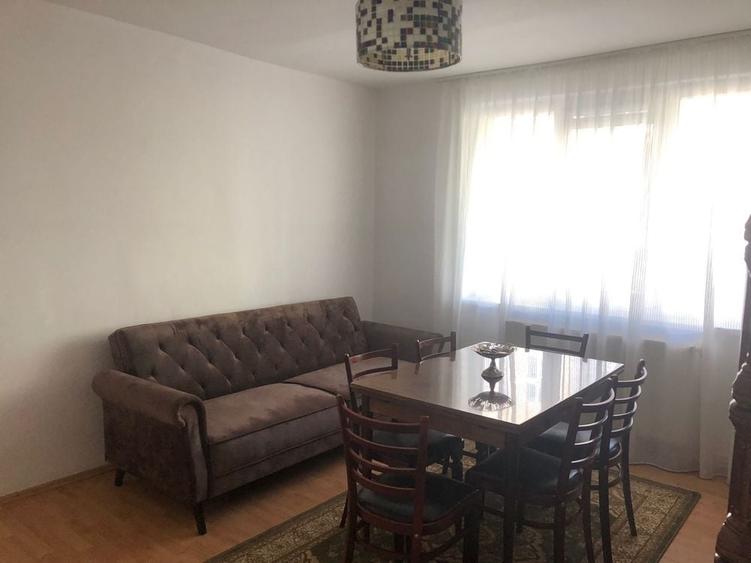 Apartament cu 3 camere semidecomandat în Central