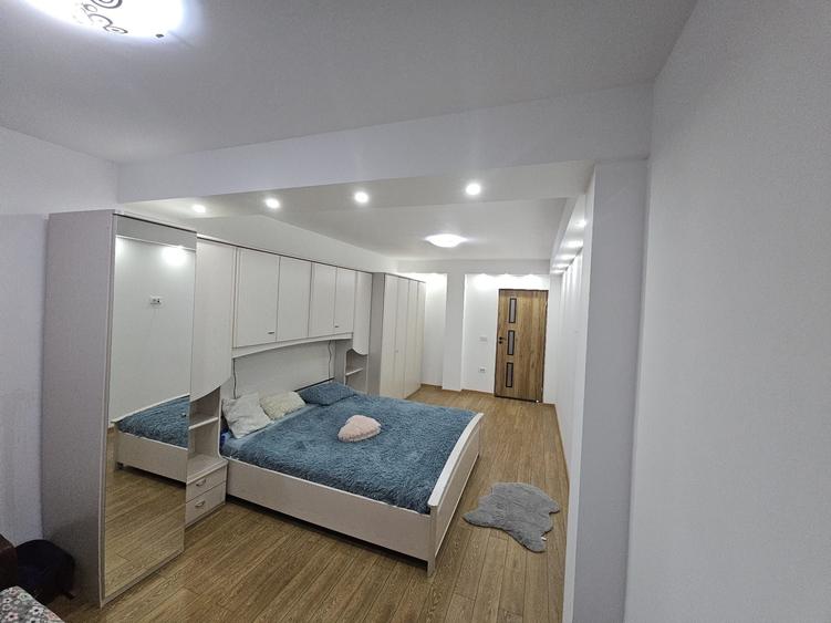 Casă cu 4 camere decomandat în Central