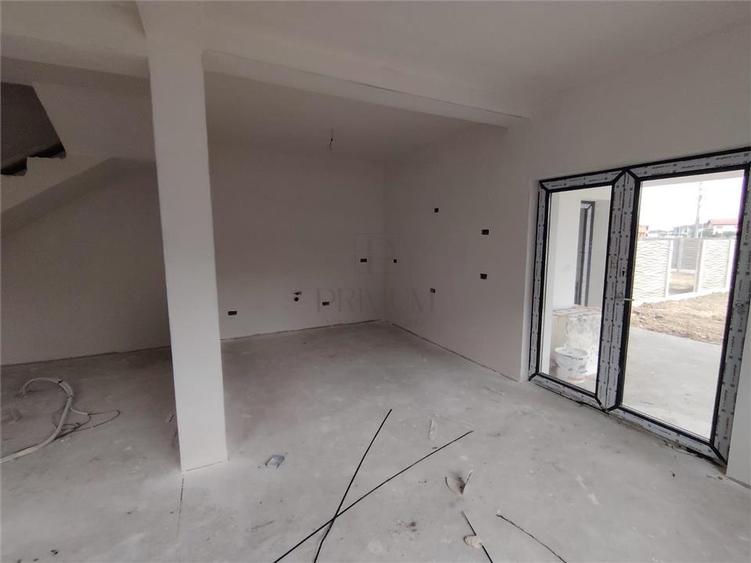 Duplex cu 4 camere cu Canalizare în Moșnița Nouă