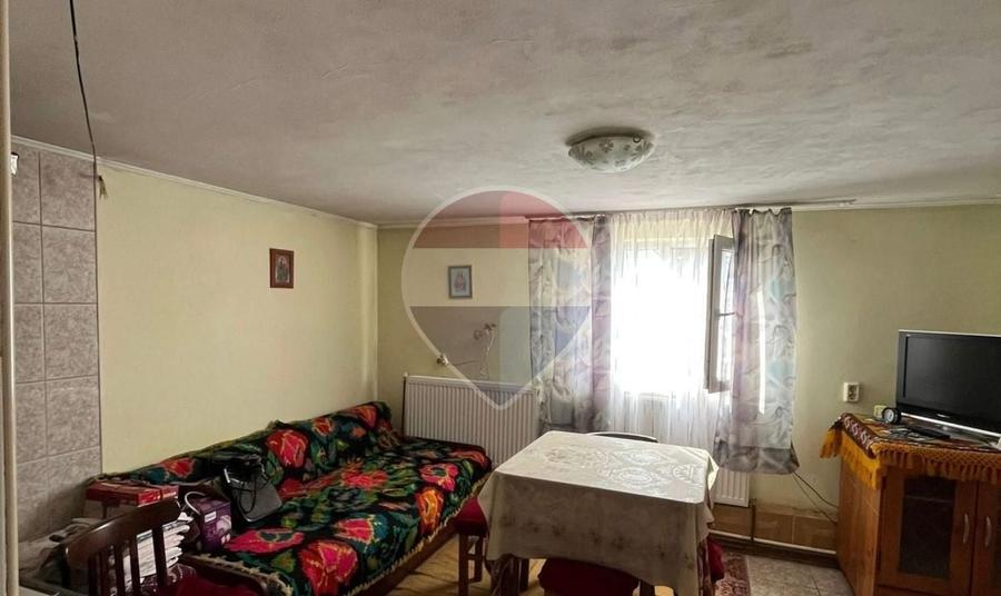 Casă individuală cu 5 camere cu Teren 6532 Mp în Cernești