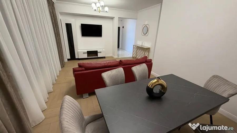 Apartament cu 3 camere decomandat în Central