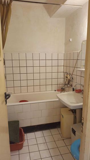 Apartament cu 3 camere semidecomandat în Micro 4