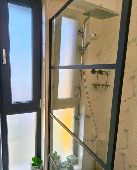 Apartament cu 2 camere semidecomandat, mobilat în Far