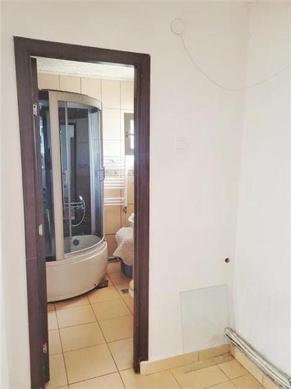 Apartament cu 3 camere semidecomandat în 9 Mai