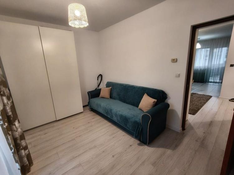 Apartament cu 3 camere decomandat în Florești