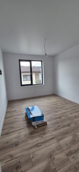 Duplex cu 4 camere cu Canalizare în Chiajna