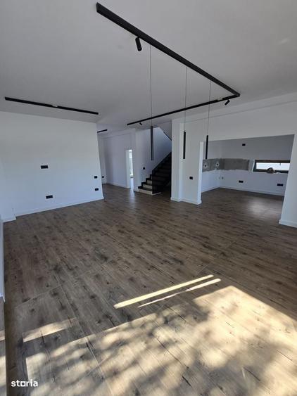 Casă cu 4 camere în Corbeanca