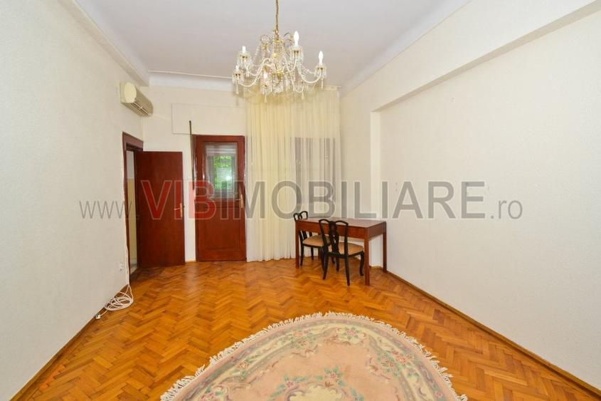 Apartament cu 4 camere semidecomandat în Aviatorilor