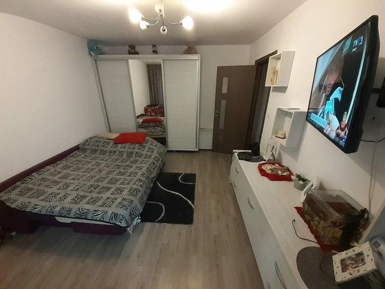 Garsonieră decomandată în P-ța Unirii