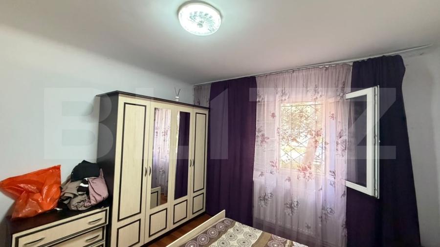 Apartament cu 3 camere semidecomandat, mobilat în Craiovița Nouă
