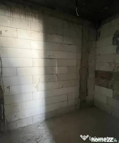 Casă cu 5 camere cu Teren 242 Mp în Central