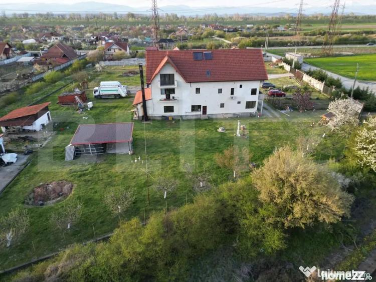 Casă cu 3 camere cu Teren 3000 Mp în Central