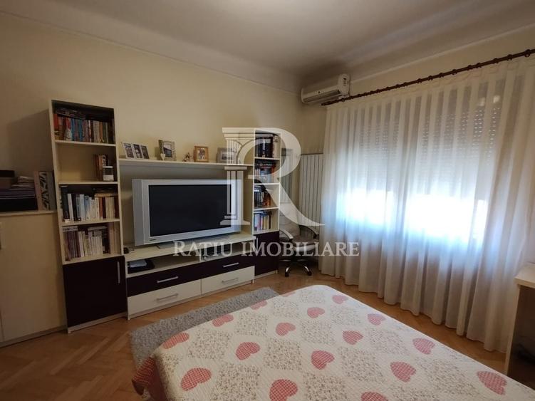 Apartament cu 2 camere decomandat, mobilat în Central