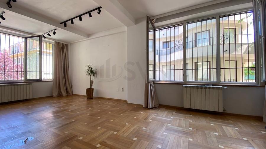 Casă individuală cu 10 camere cu Canalizare în Herăstrău