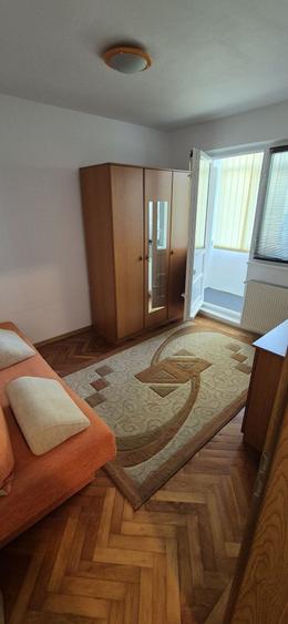 Apartament cu 3 camere semidecomandat în Complex Studențesc