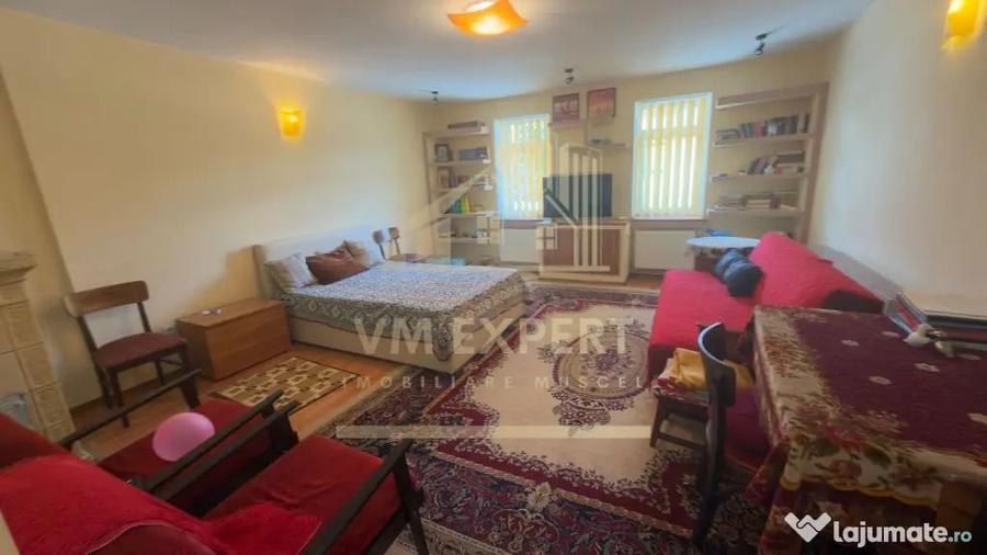 Casă cu 6 camere cu Teren 456 Mp în Ultracentral