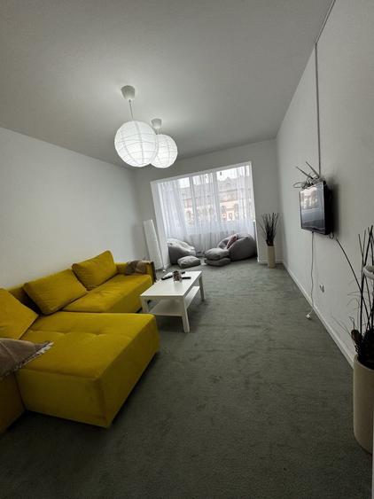 Apartament cu 3 camere decomandat, mobilat în Central