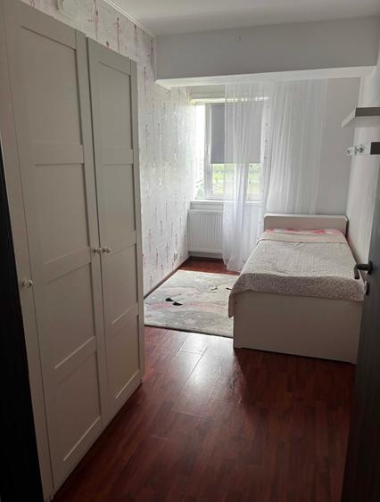 Apartament cu 3 camere decomandat în Drumul Taberei