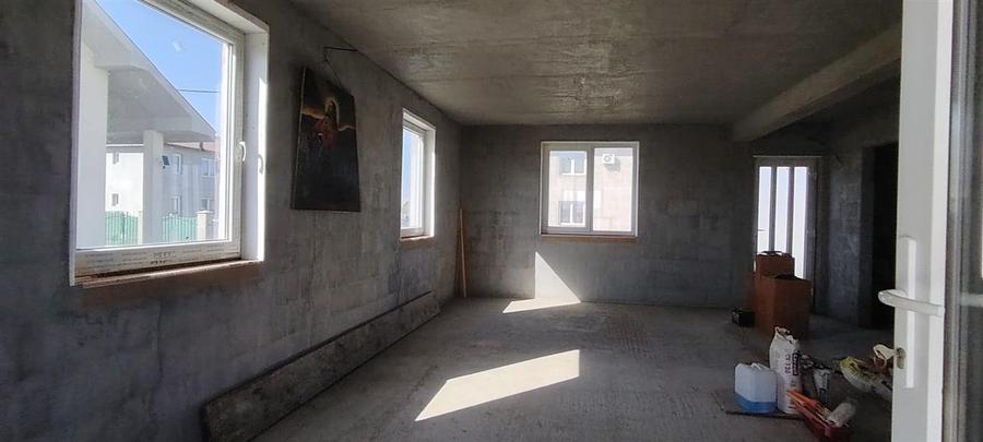 Casă cu 5 camere cu Teren 357 Mp în Episcopia Bihorului