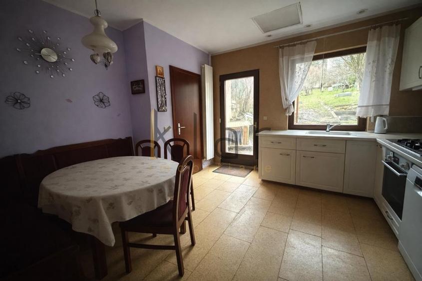 Casă individuală cu 7 camere decomandat cu Teren 400 Mp în Grigorescu